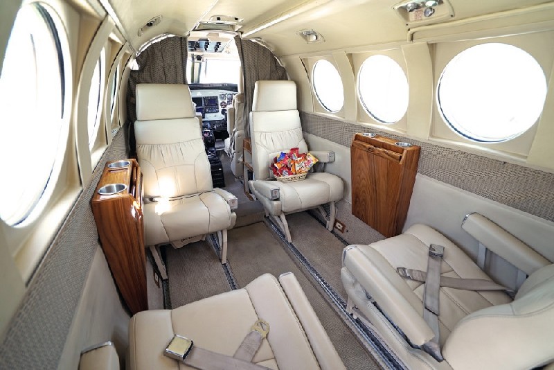 салон бизнес джета Beechcraft Premier I