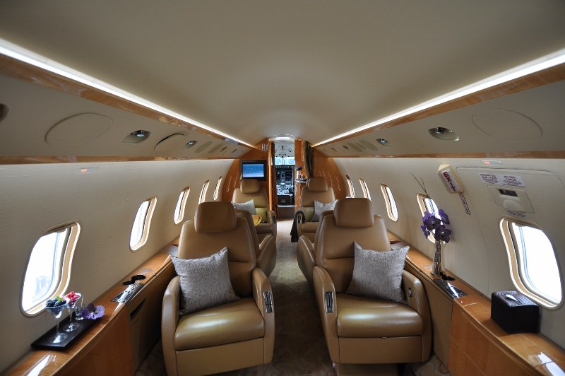 фото частного самолета Bombardier Challenger 300
