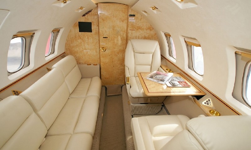 салон бизнес джета Beechcraft Hawker 1000