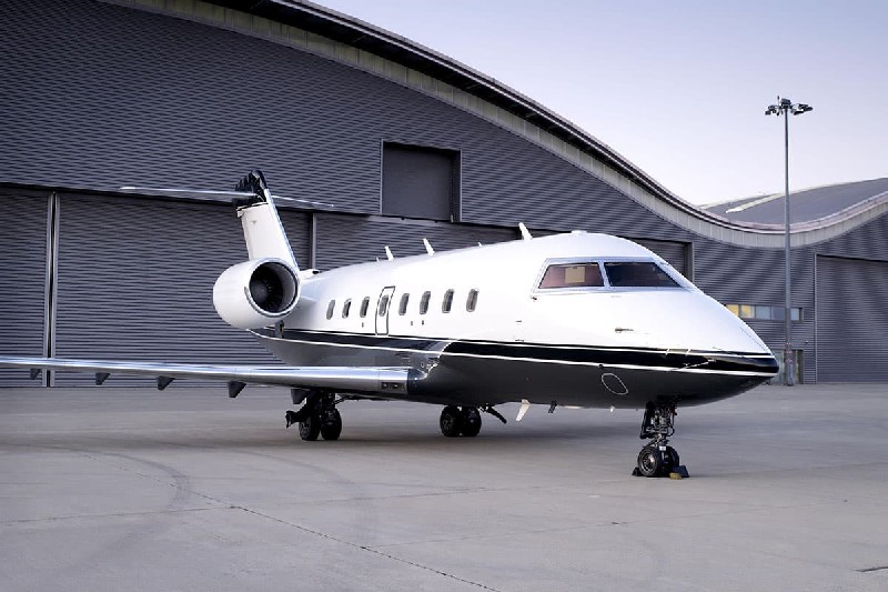 арендовать бизнес джет Bombardier Challenger 604