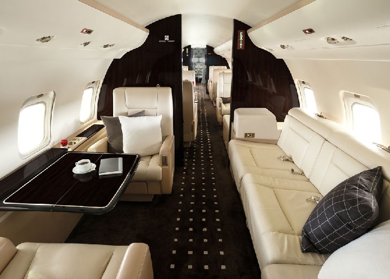 фото частного самолета Bombardier Challenger 850