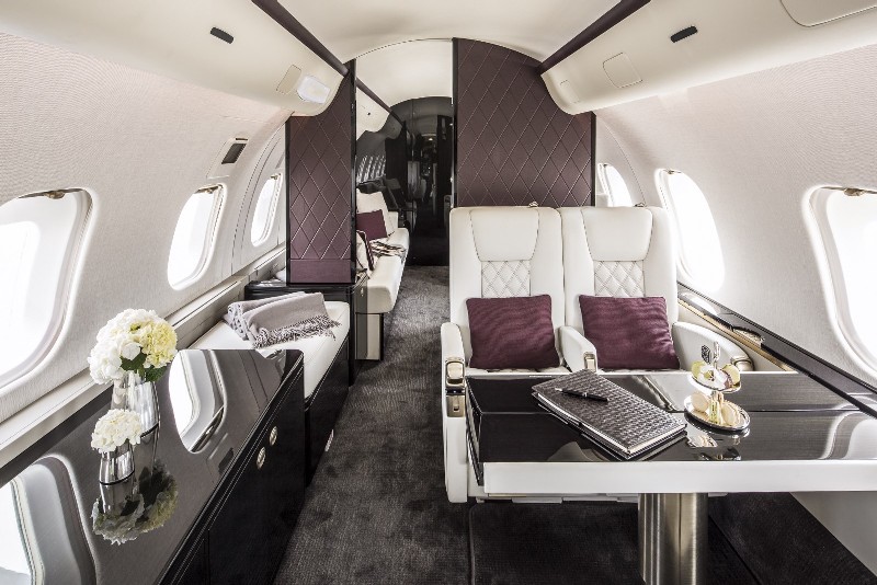 салон бизнес джета Bombardier Global 5000