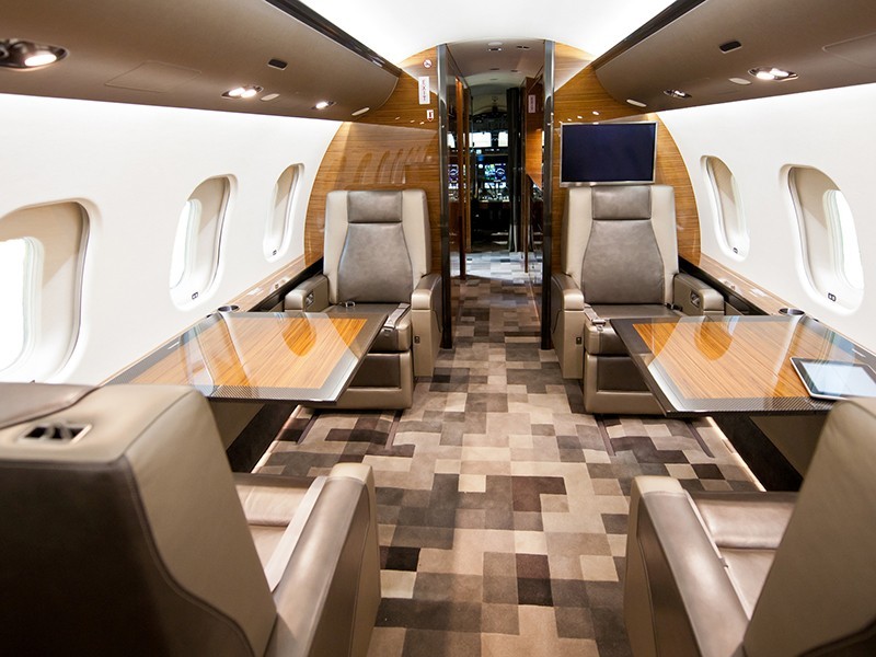салон бизнес джета Bombardier Global 6000