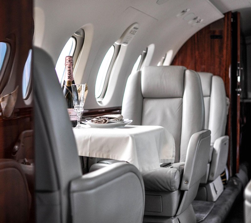 салон бизнес джета Beechcraft Hawker 750