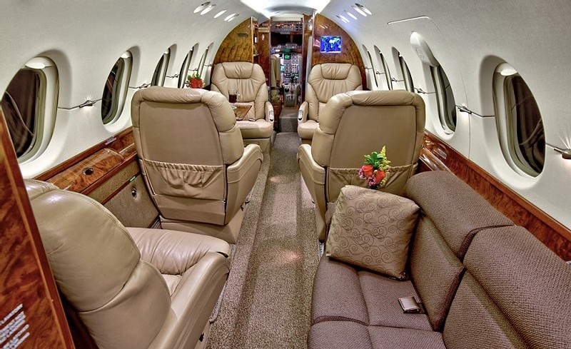 салон бизнес джета Beechcraft Hawker 800 XP