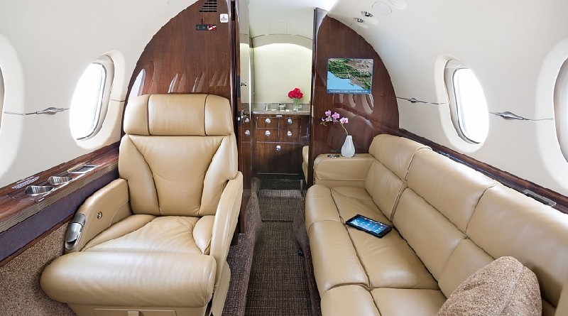 салон бизнес джета Beechcraft Hawker 900 XP