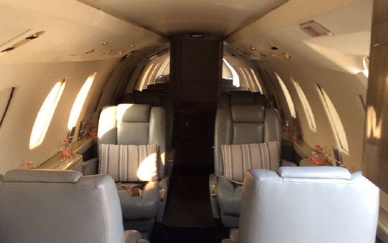 салон бизнес джета Cessna Citation III
