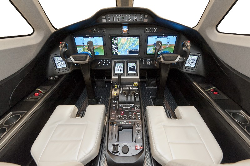салон бизнес джета Cessna Citation Latitude