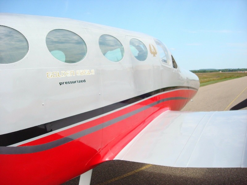 салон бизнес джета Cessna 421 Golden Eagle