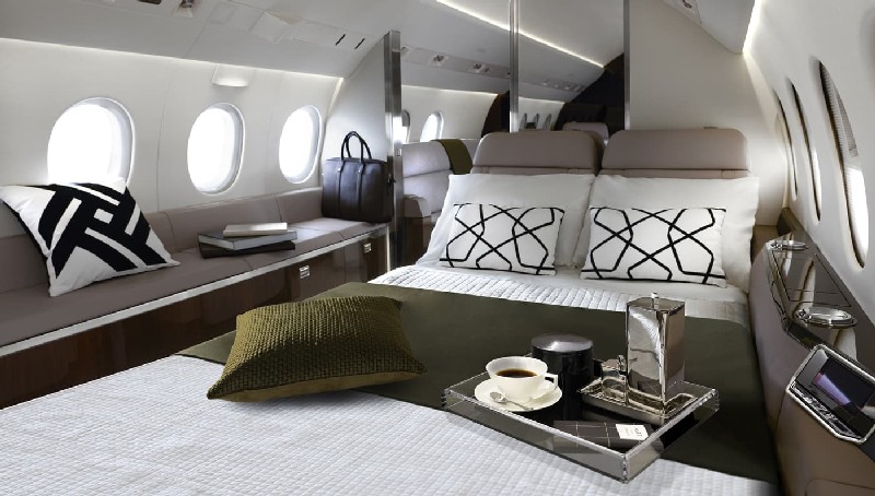 салон бизнес джета Dassault Falcon 900 LX