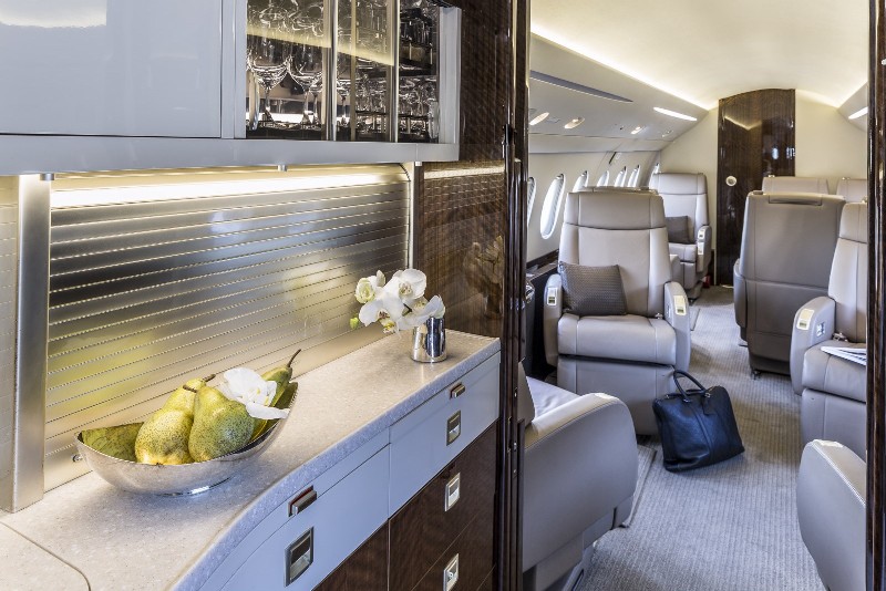 фото частного самолета Dassault Falcon 2000