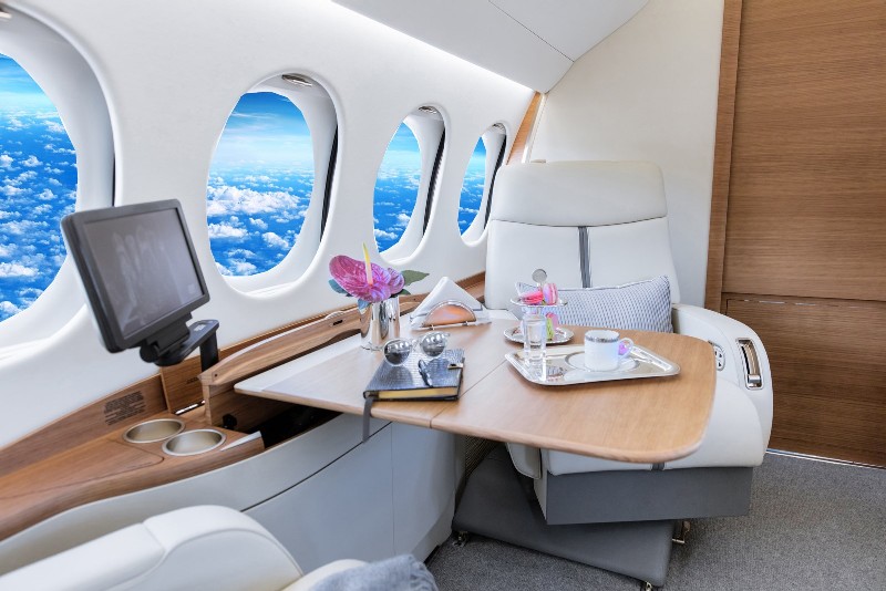 салон бизнес джета Dassault Falcon 7X