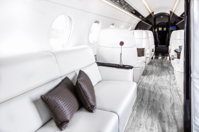 фото частного самолета Embraer Legacy 450