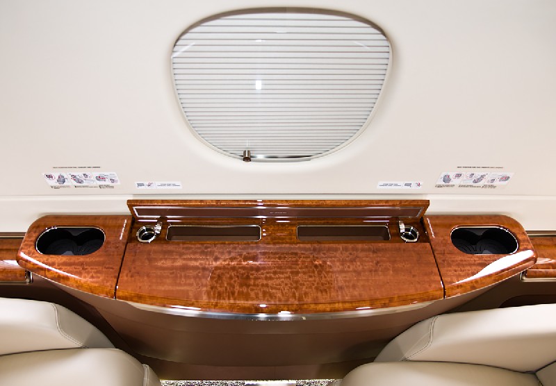 салон бизнес джета Embraer Legacy 500