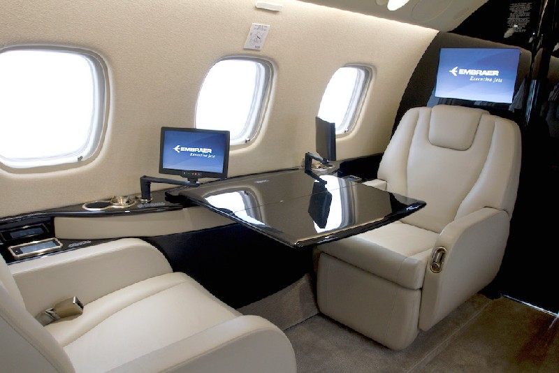 фото частного самолета Embraer Legacy 650