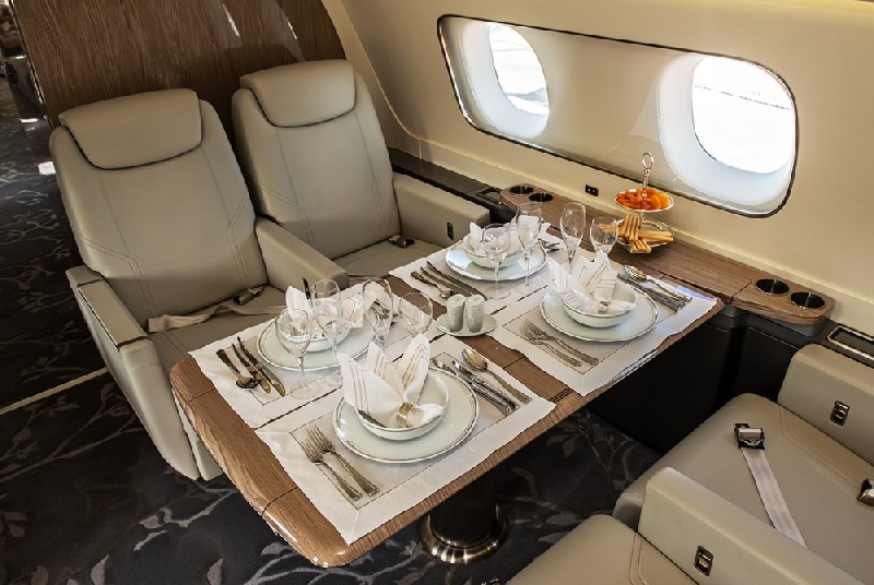 фото частного самолета Embraer Lineage 1000