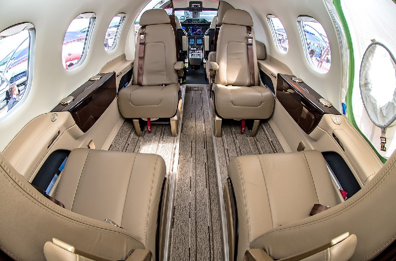 бизнес джет Embraer Phenom 100