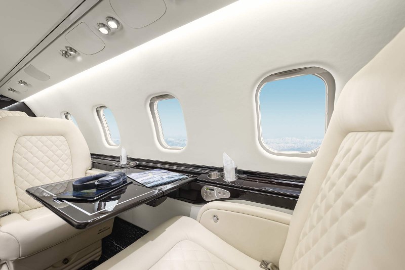 фото частного самолета Embraer Phenom 100