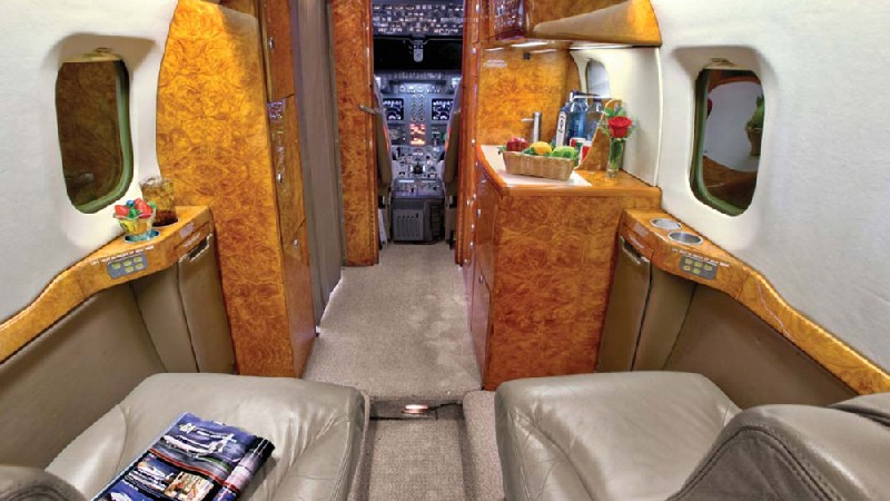 фото частного самолета Gulfstream G100