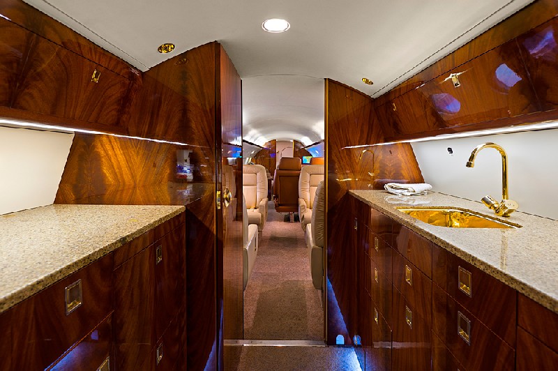 салон бизнес джета Gulfstream III