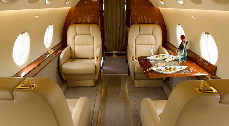 салон бизнес джета Gulfstream G200