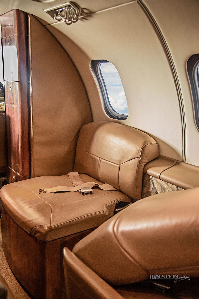 салон бизнес джета Learjet 31