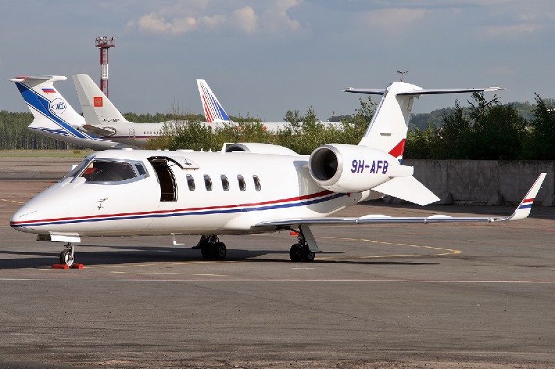 арендовать бизнес джет Learjet 60