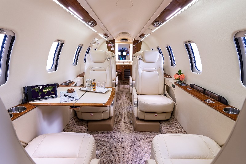 фото частного самолета Learjet 70