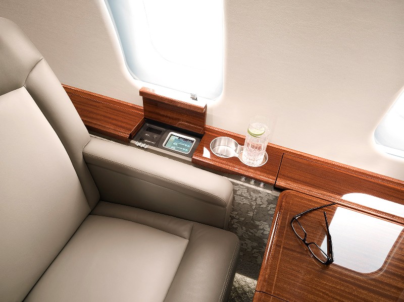 салон бизнес джета Learjet 25