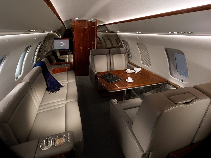 фото частного самолета Learjet 25