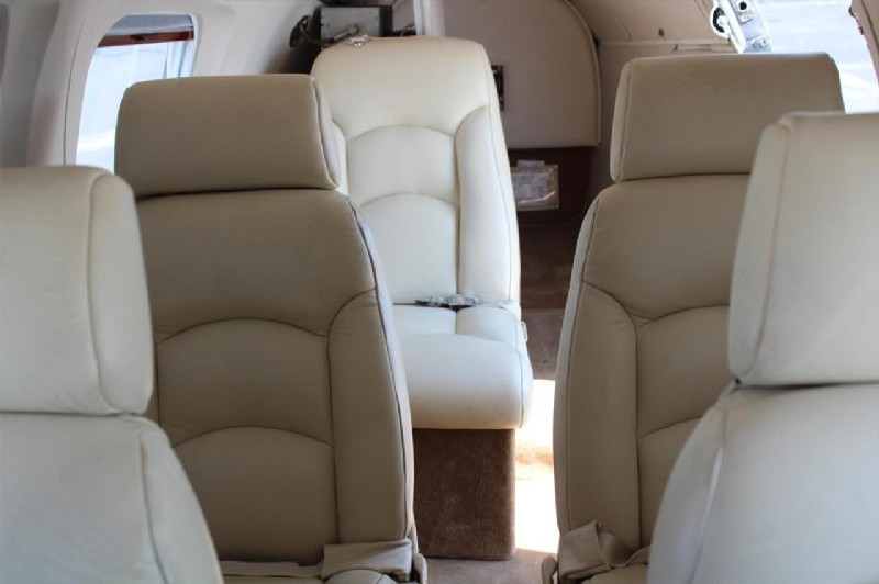 салон бизнес джета Piper Cheyenne